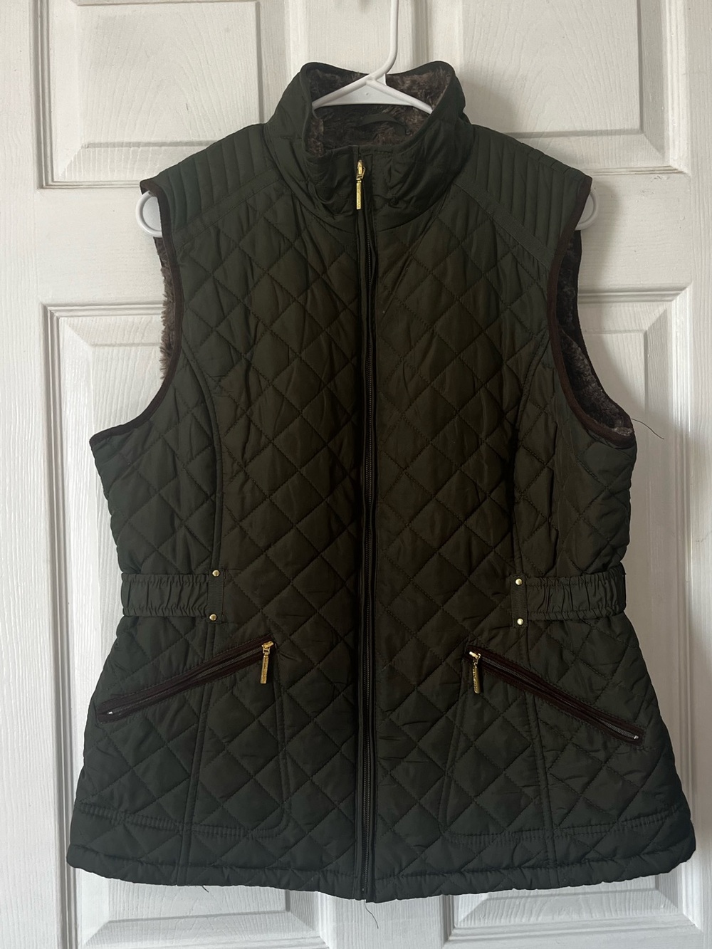 Weatherproof Quilted Sleeveless Vest in dark Olive Green